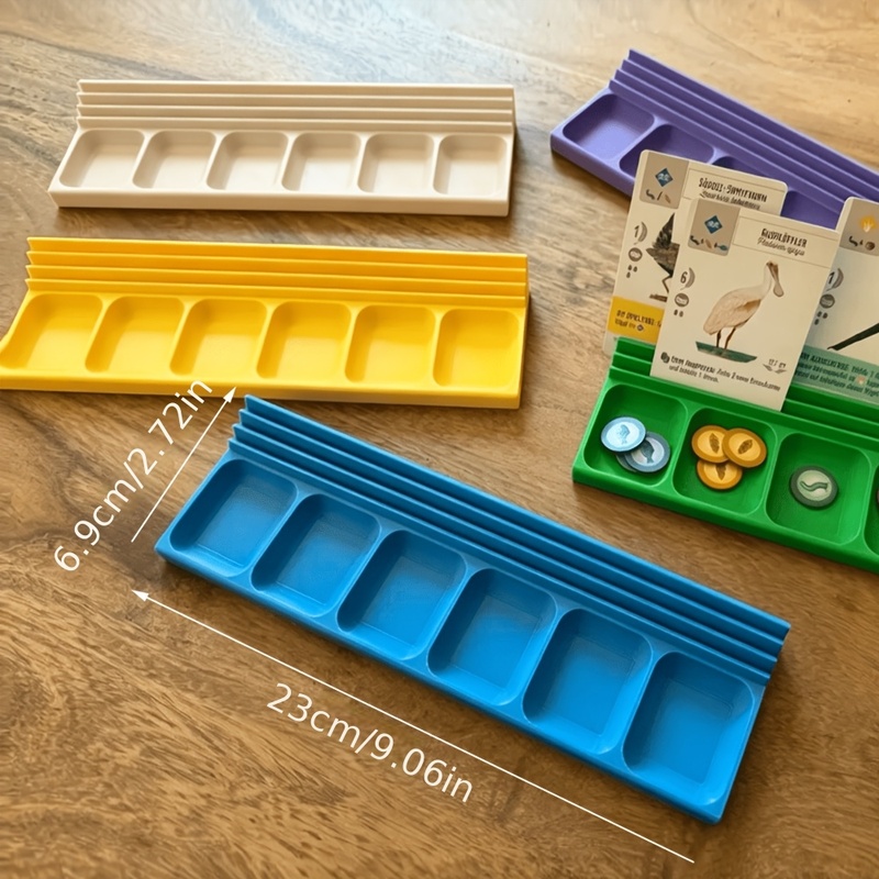 Board Game Catan - ถาดจัดระเบียบเกมอเนกประสงค์, ที่ใส่การ์ดสำหรับทำเครื่องหมายและจัดหมวดหมู่, ชั้นวางอุปกรณ์เสริมบนโต๊ะสำหรับเก็บชิปเกม, ลูกเต๋า